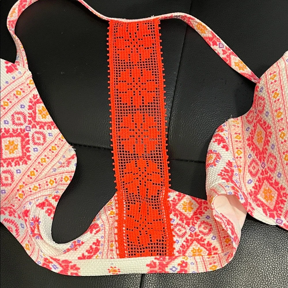 Elegant Women's Bra in Cream and Red Pattern
